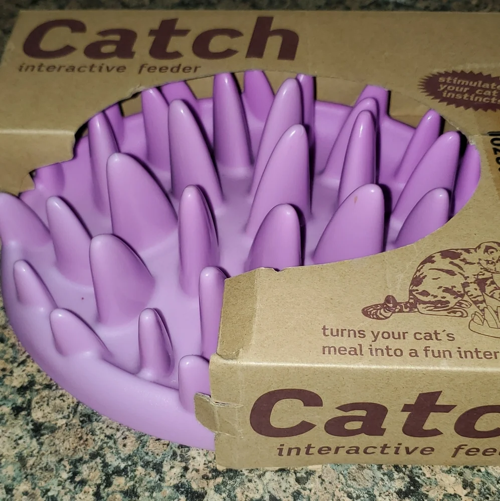 Cat feeder